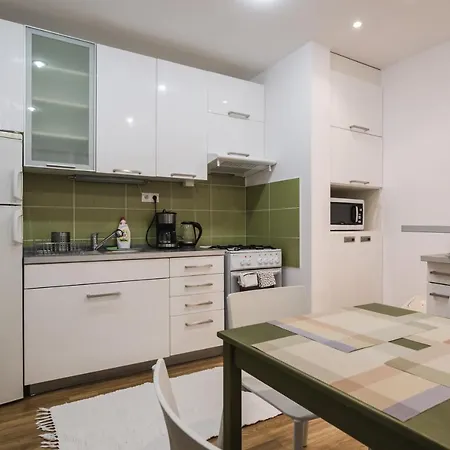 Flexihome Sk - Zborovska - Garage Parking With Electricity - 2 Bedrooms