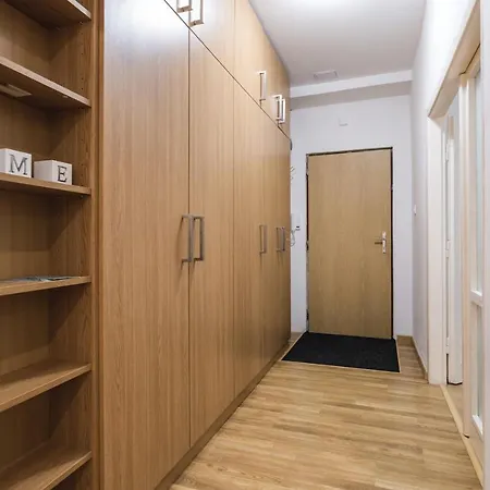 Flexihome Sk - Zborovska - Garage Parking With Electricity - 2 Bedrooms 코시체